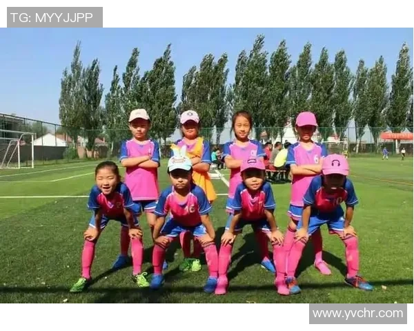 武汉足球队展现出色团队协作能力助力联赛表现分析与点评